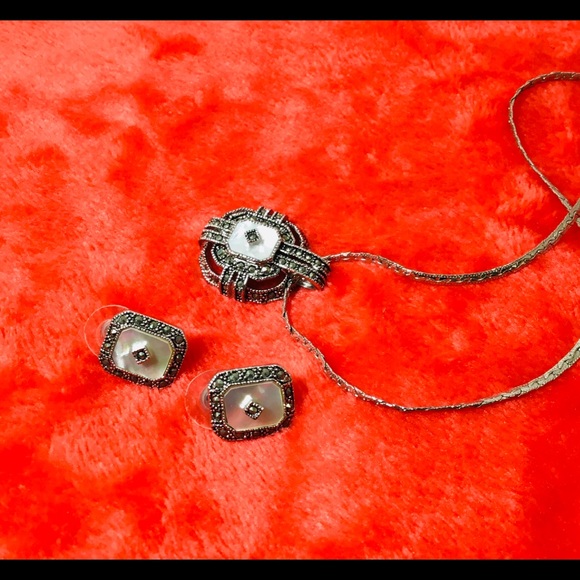 Mother of Pearl and Crystal Necklace and Earrings NEW - Picture 4 of 6